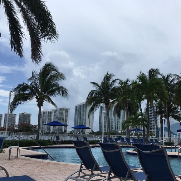 Fleur de Lisa Luxe Look: Designer Style - Picture 4 of 8